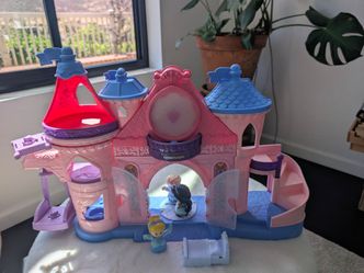 Little People Princess Castle w/3 Princess (Pre-Owned)