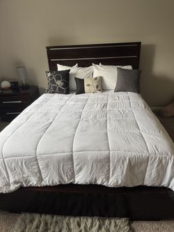 ✨ Queen Bedroom Set from Rooms To Go – $700 OBO ✨