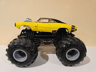 Monster Jam Hot Wheels 1:24 Dodge Charger R/T monster truck