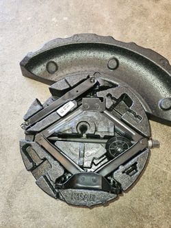 Scissor Jack in Molded Spare Tire Case
