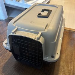 Small-Medium Cat Carrier/Kennel