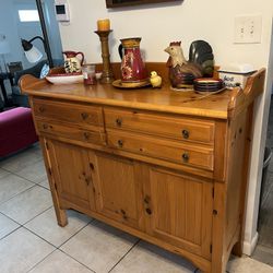 Dining buffet/Hutch With Cabinets. Cash Only