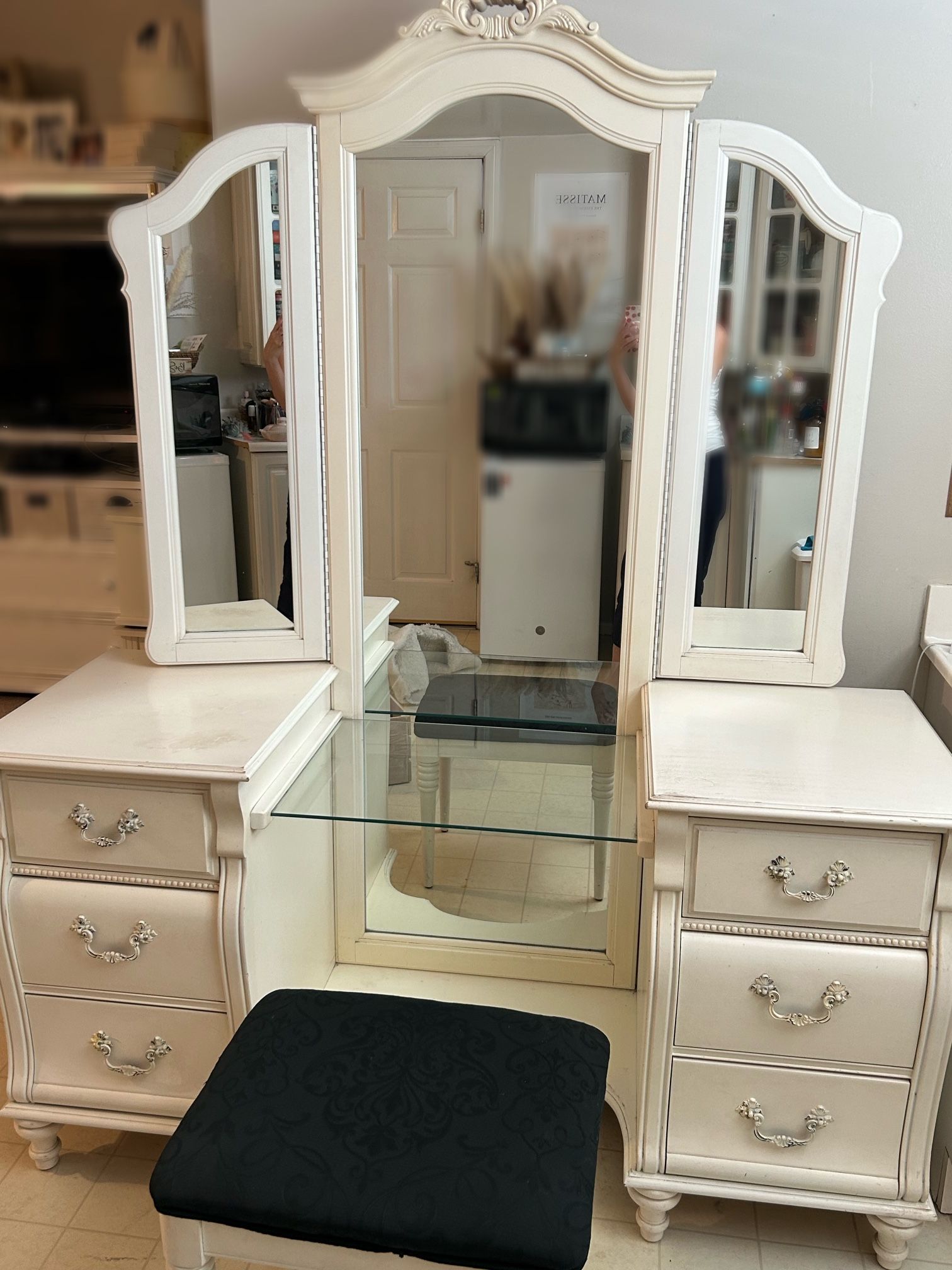 Vanity/ Make Up Table