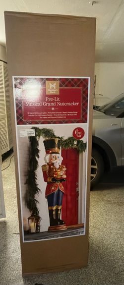 Member's Mark 6 Ft Pre-Lit Musical Grand Nutcracker