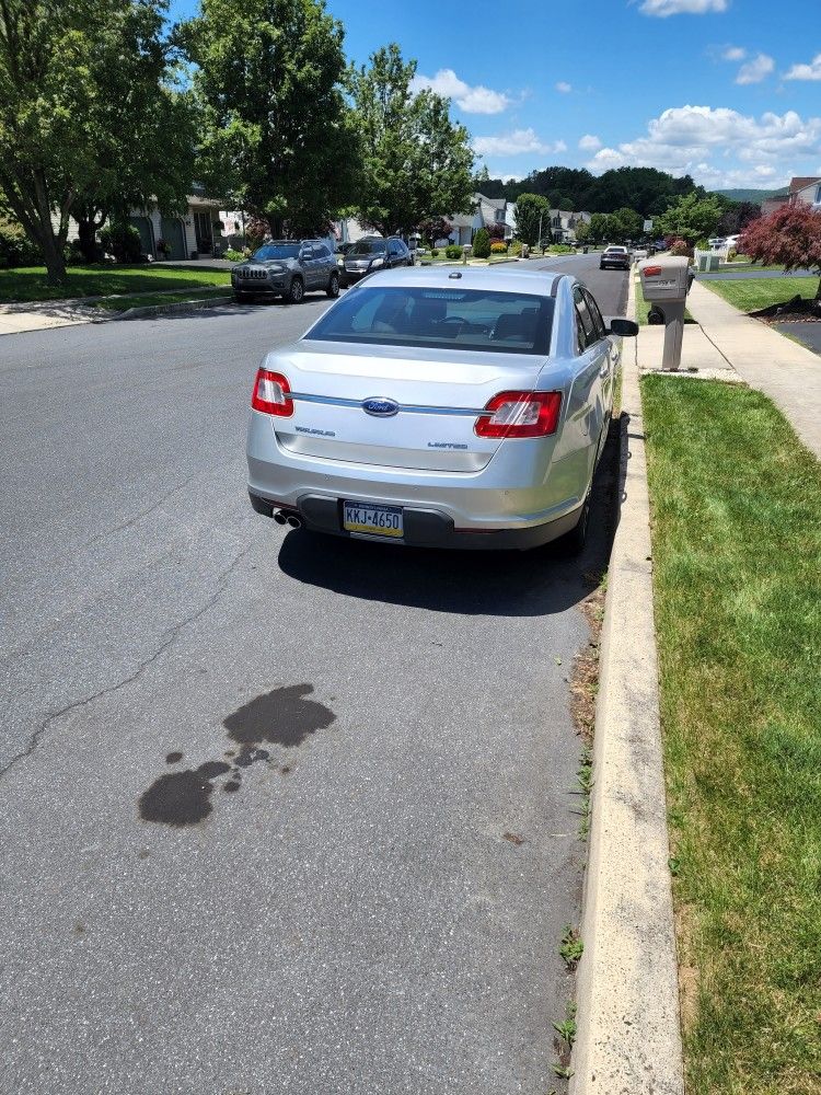 Trunk 2010 Ford Taurus