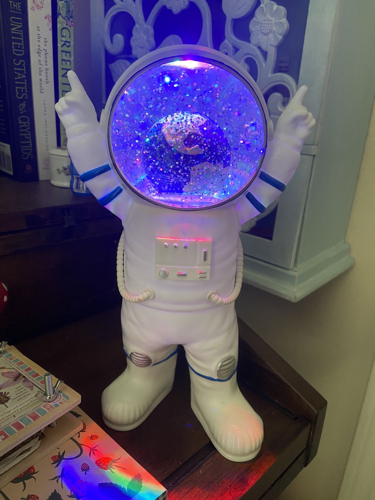 Astronaut Light Up Snow globe