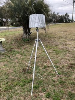 Vintage tripod lamp