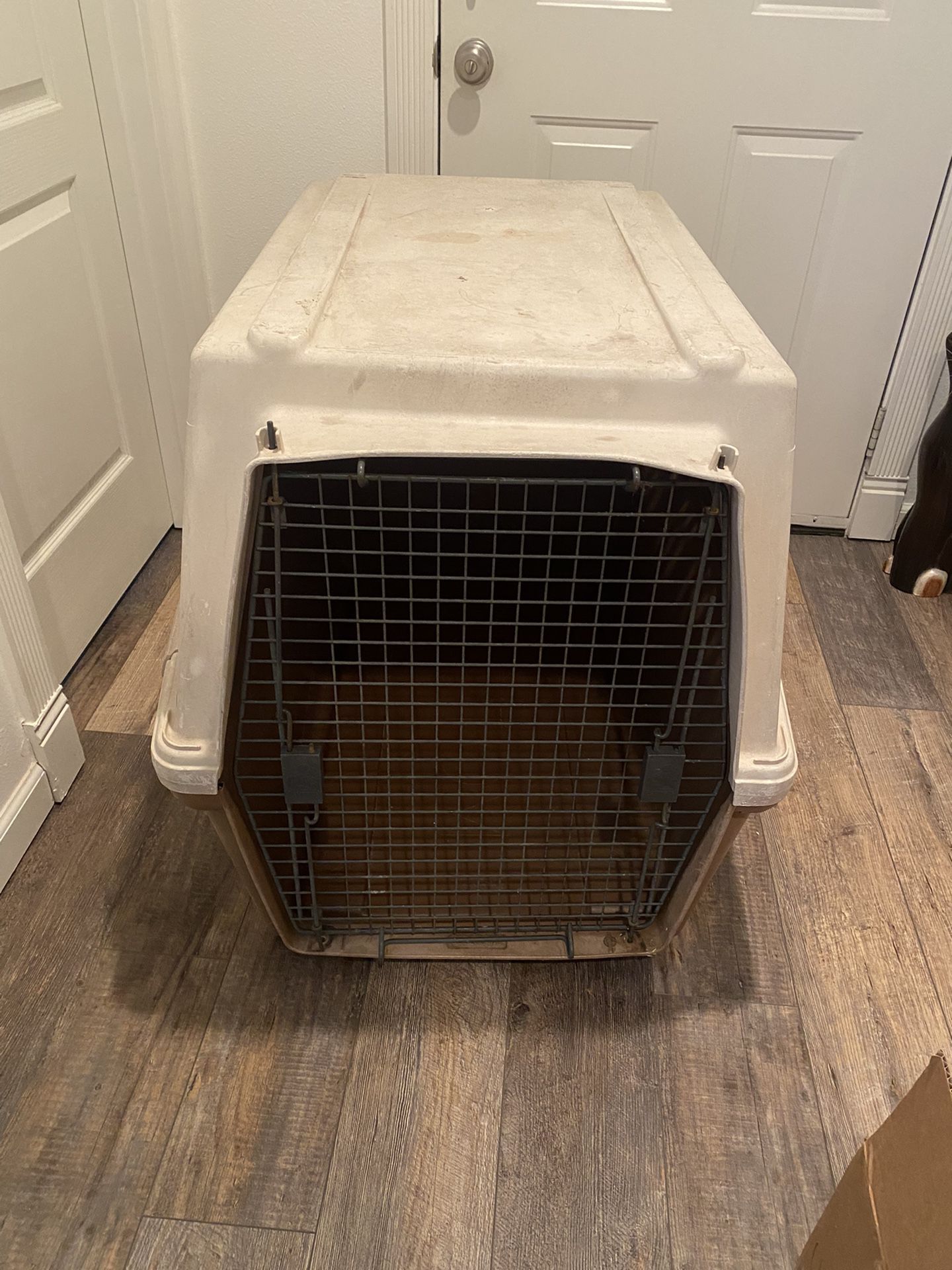 XL Pet Dog Transport Crate By Furrarri Dogloo Inc. 