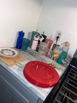 Dishes cups plates rack