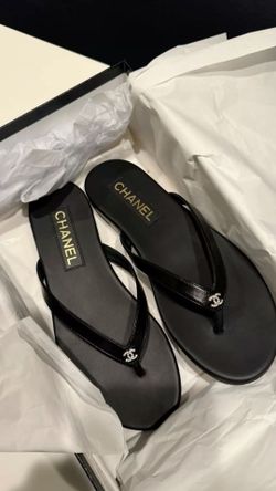 chanel flip flops