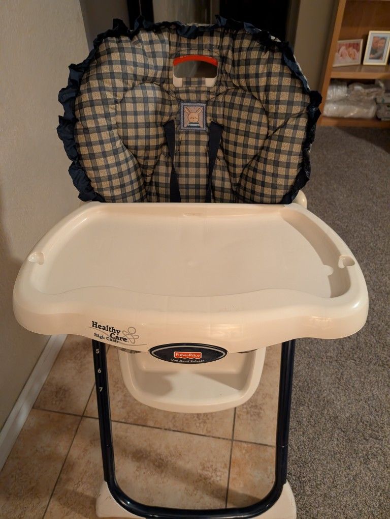 Grow With Me High Chair ( READ DESCRIPTION)