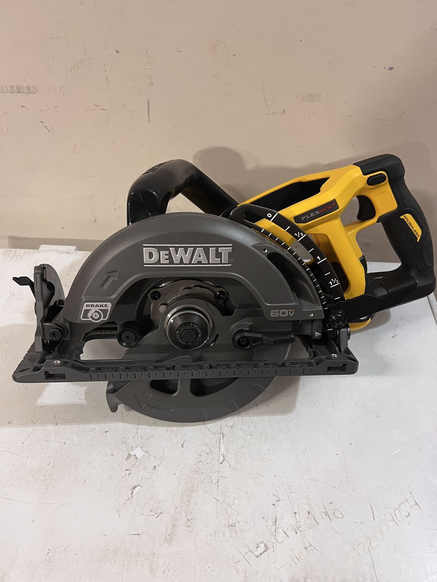 DEWALT FLEXVOLT 60V MAX Cordless Brushless 1/4 Wormdrive