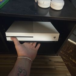 Xbox One S READ DESCRIPTION!