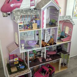 Selling this Barbie house with all accessories