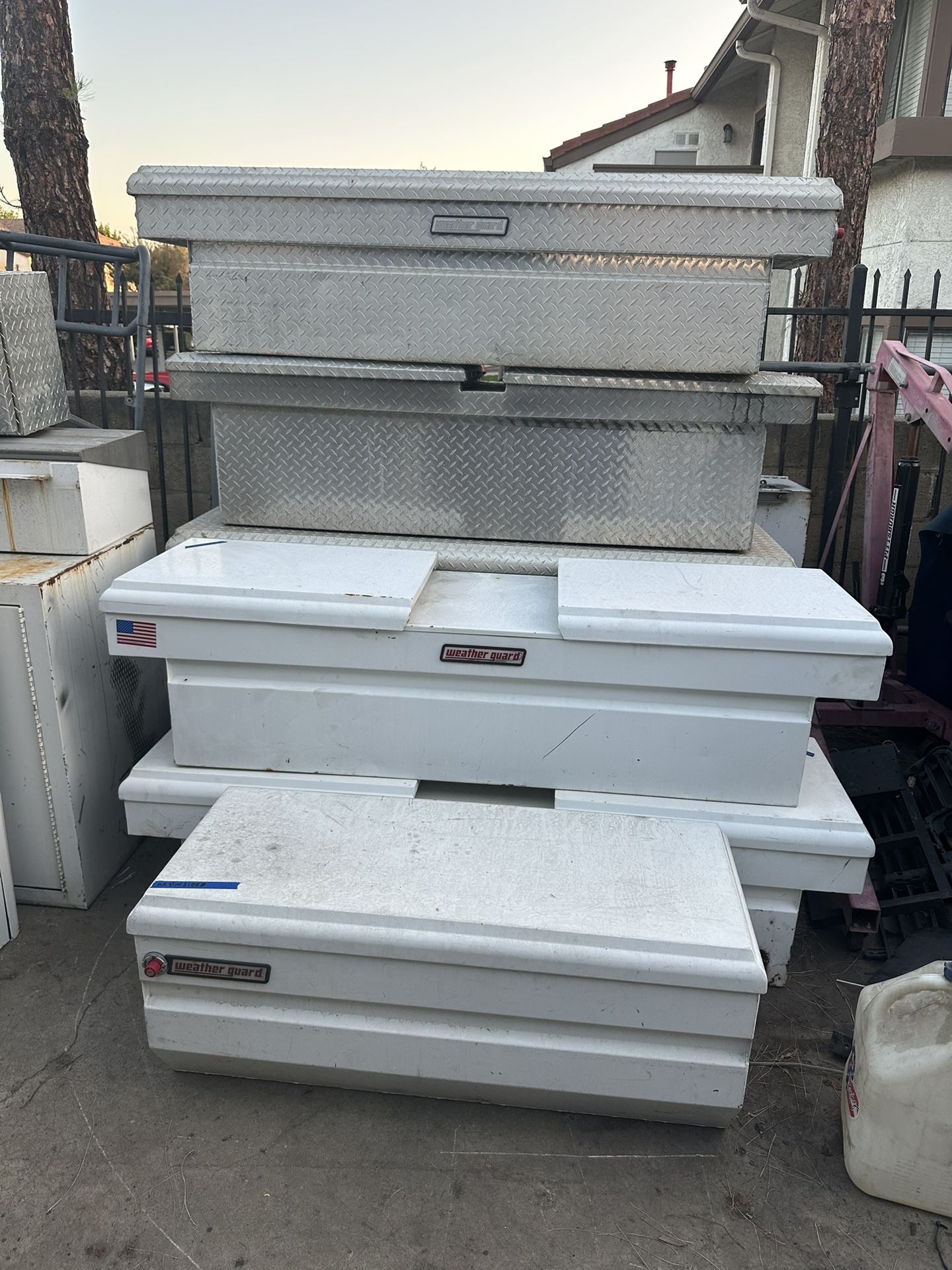 Truck bed toolbox