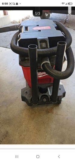 Milwaukee Wet/Dry Vacuum with Hose and Attachments
