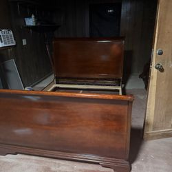 Queen Size Sleigh Bed
