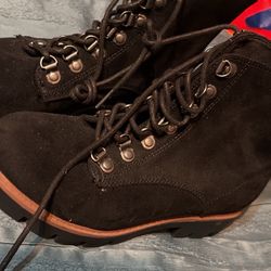 Boot New Black  Size 7 1/2