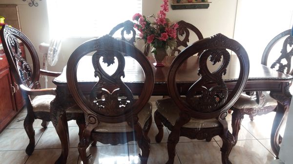 Elegant Dining Table Whith 6 chairs $800 obo for Sale in Bakersfield