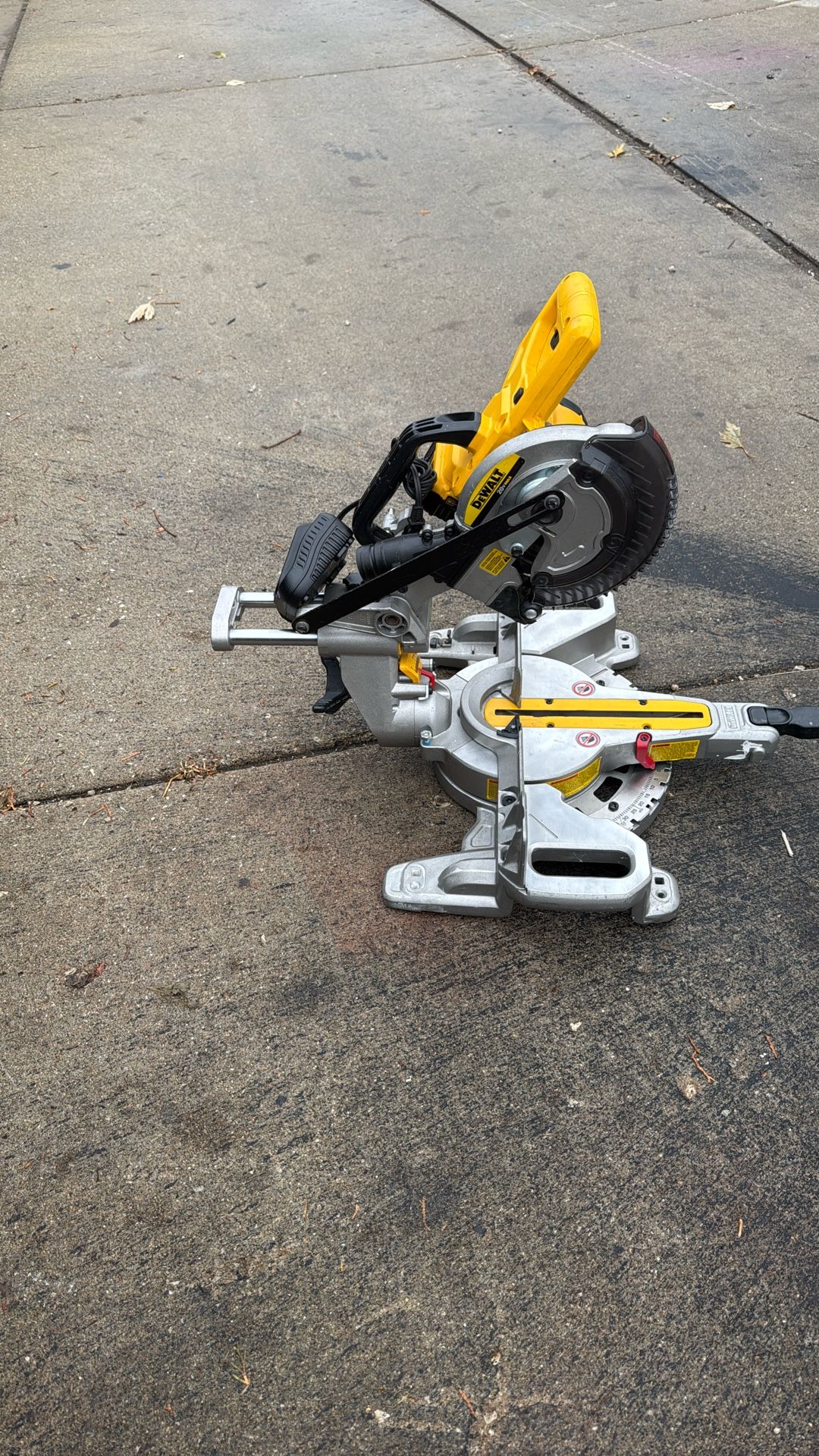 M20 Dewalt 7 1/4 Slider, Saw cordless Vision