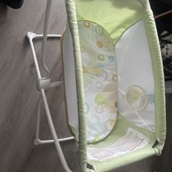 Foldable Baby Crib Like New 