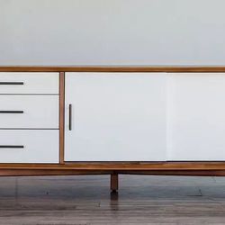 Mid-Century Modern Flynn Large TV Stand – Acorn Wood & White Lacquer Media Console with Ample Storage