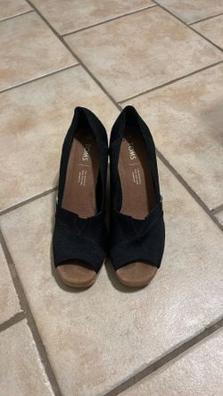 Tom’s Black Wedges