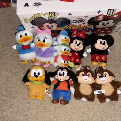 100% AUTHENTIC POP MART Disney Mickey Family Cute Together Keychain 