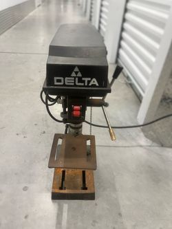 DELTA 11″ INCH 1/4 HP 1/2" CHUCK DRILL PRESS MODEL NO. 11-950 WORKING Smooth. Used in good condition with some cosmetic  blemishes. These blemishes ar