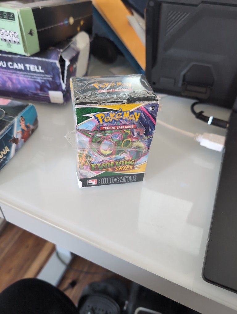 Pokemon. Evolving Skies Trading Card GAME