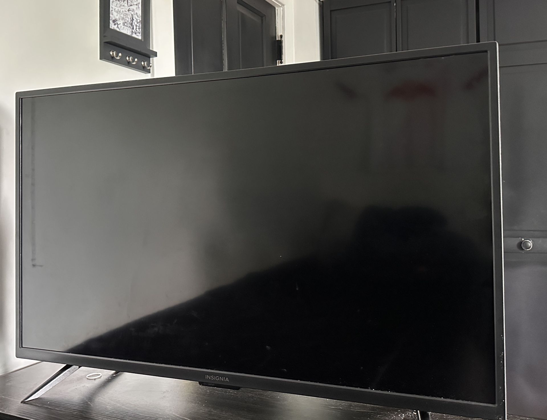 Insignia 40” Full HD TV + Roku Streaming Box – Great Deal!
