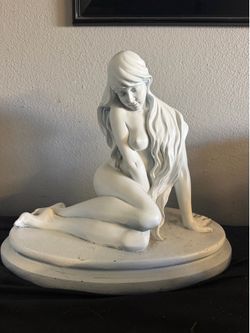 Women statue