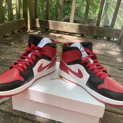 WMNS Air Jordan 1 Mid 40$ 10.5