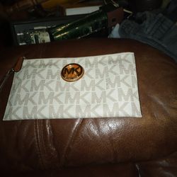 Michael Kors Fulton Vanilla Signature MK Zip Clutch Wristlet Purse