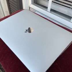 2019/2020 Macbook Pro 13 Touch 1.7 i7 16GB 256GB Like New With Box