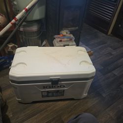 IGLOO ICE CHEST 