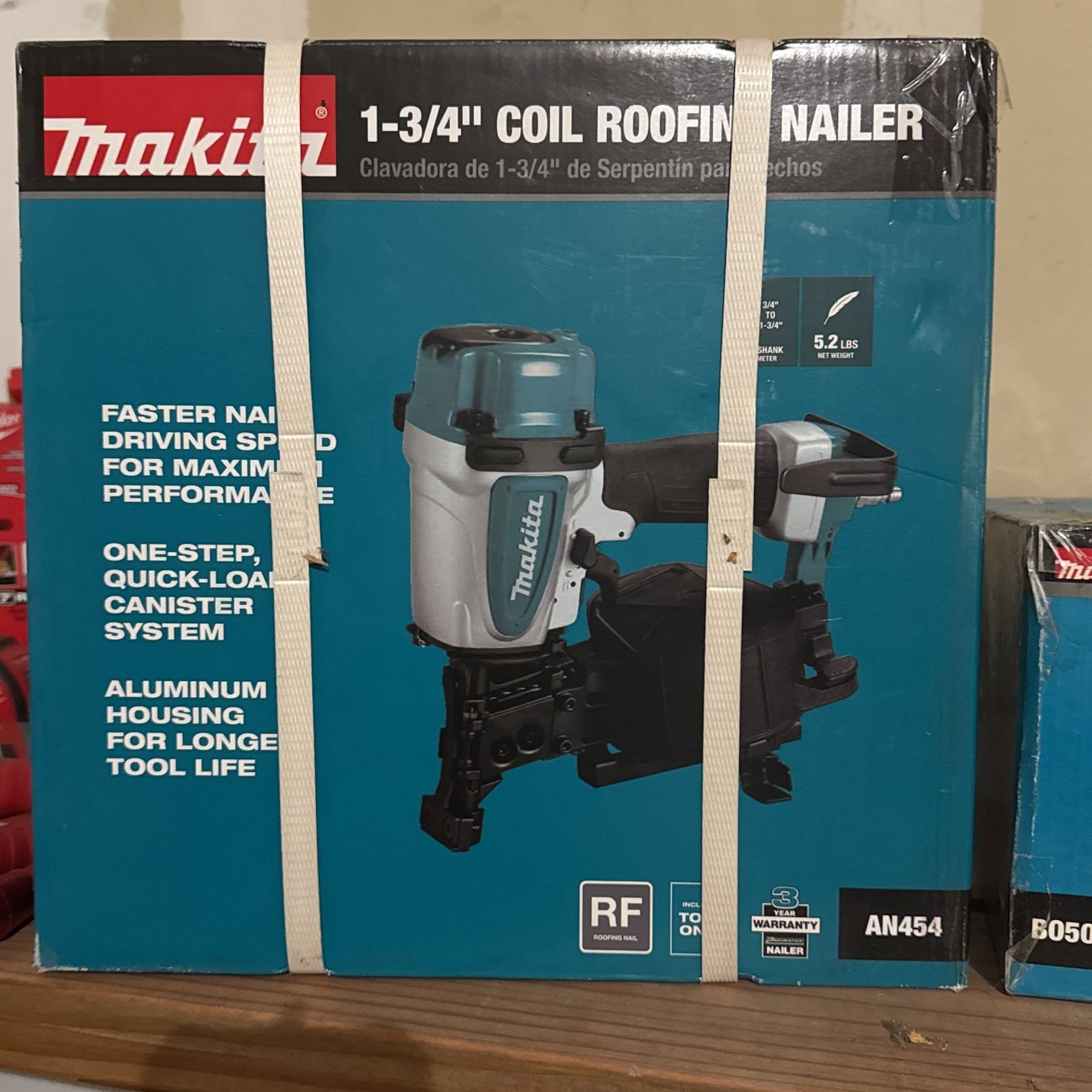 Makita 1 3/4 Inch Coil Roofing Nailer