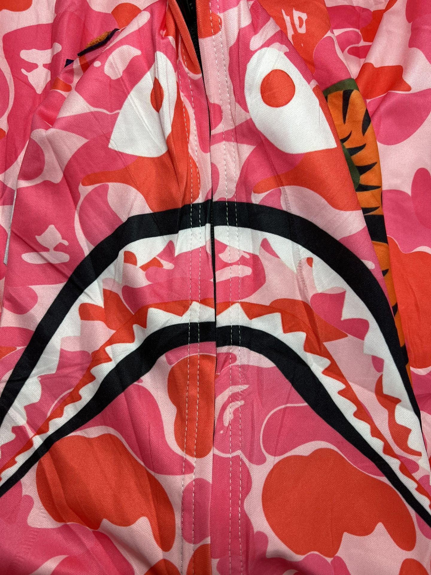 Men’s Size L-XL Pink Camo Light Weight Jacket