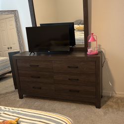 Dresser With Nightstand 