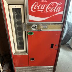 Vintage Coca Cola Machine