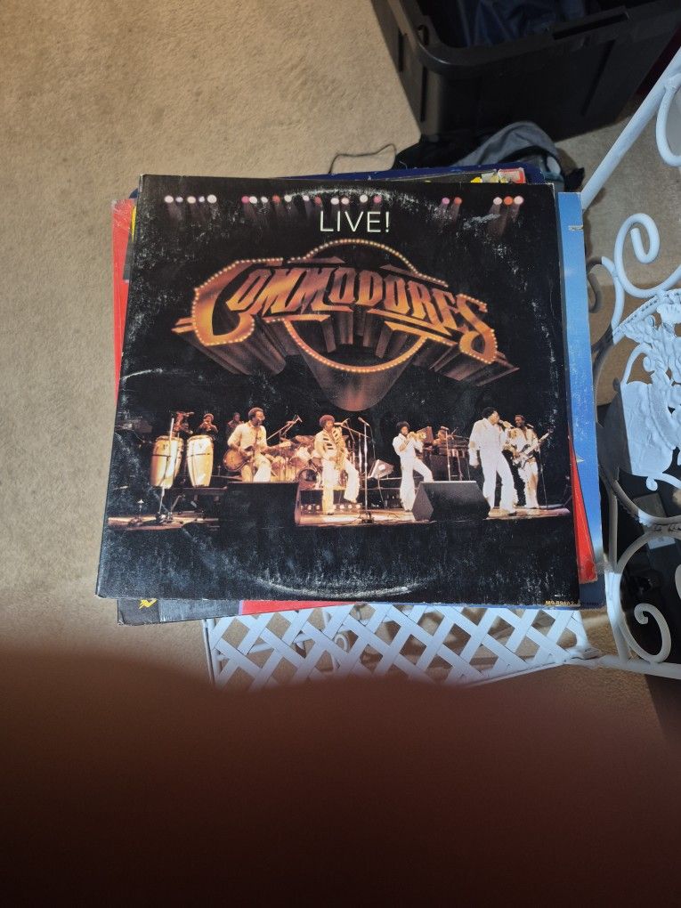 COMMODORES VINYL