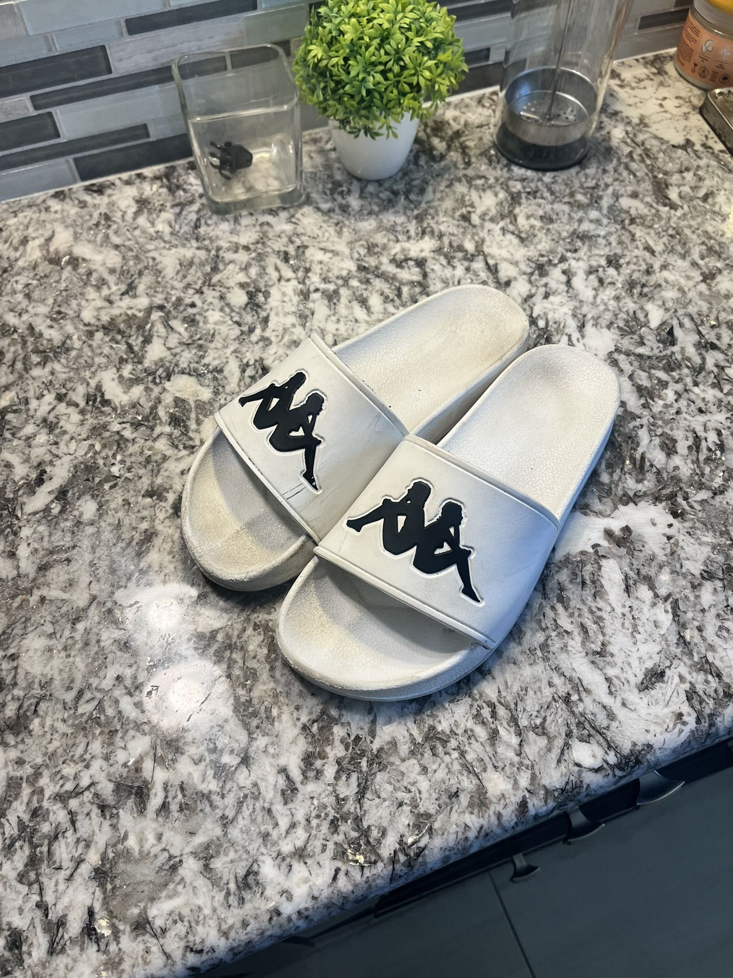 White kappa slides (size 10)
