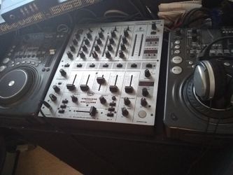 DJ , mixer , serato sl1 , cdi players