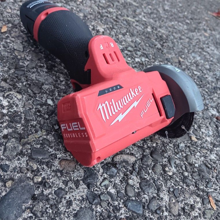 Milwaukee 2522-20 3in Fuel Cut-off Tool Excellent with Bat & Charg. Many Other Tools. For Pick Up Fremont Seattle. No Low Ball/Trades Please 