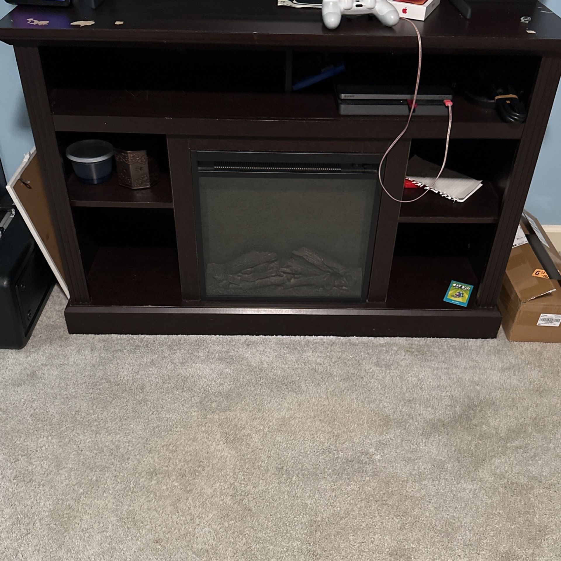 Bookshelf with fireplace