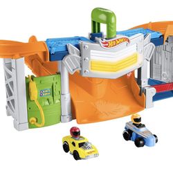 Fisher-Price Little People Hot Wheels Toddler Toy Race and Go Track Set