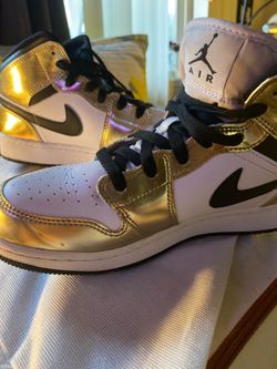 Nike Air Jordan 1 Mid Metallic Gold Black White