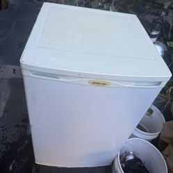 Magic Chef Mini Fridge