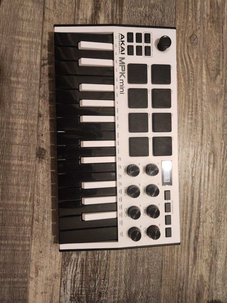 AKAI MPKmini - White