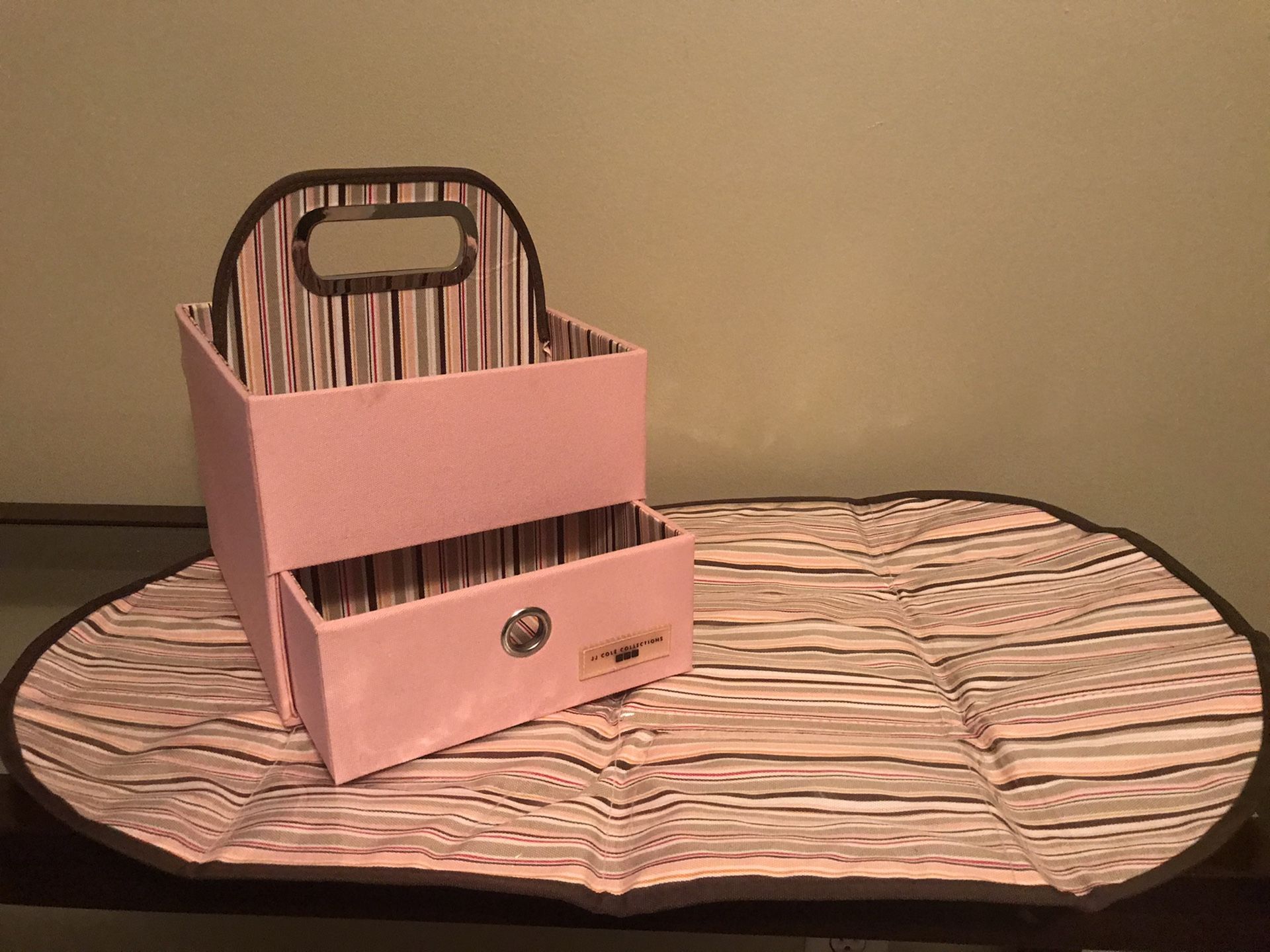 JJ COLLECTIONS DIAPER CADDY PORTABLE CHANGING STATION (NEW) $5